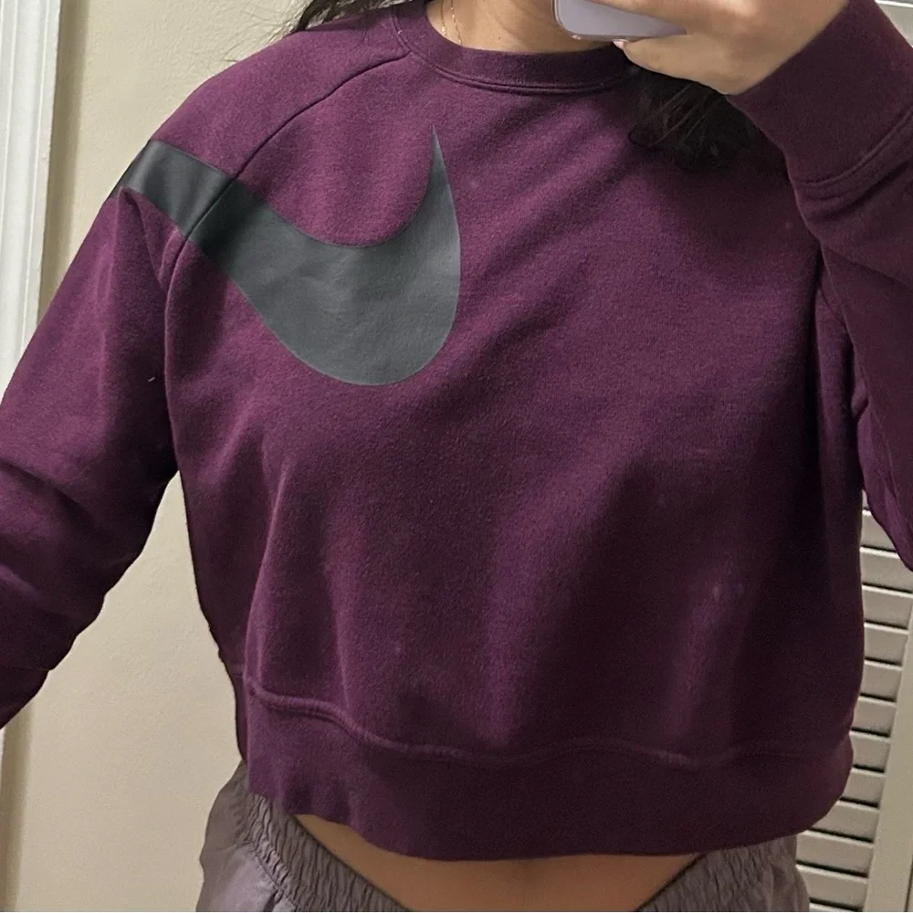 Nike Dri-FIT Maroon Sweatshirt - Picture 4 of 4